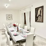 Oasis Apartment